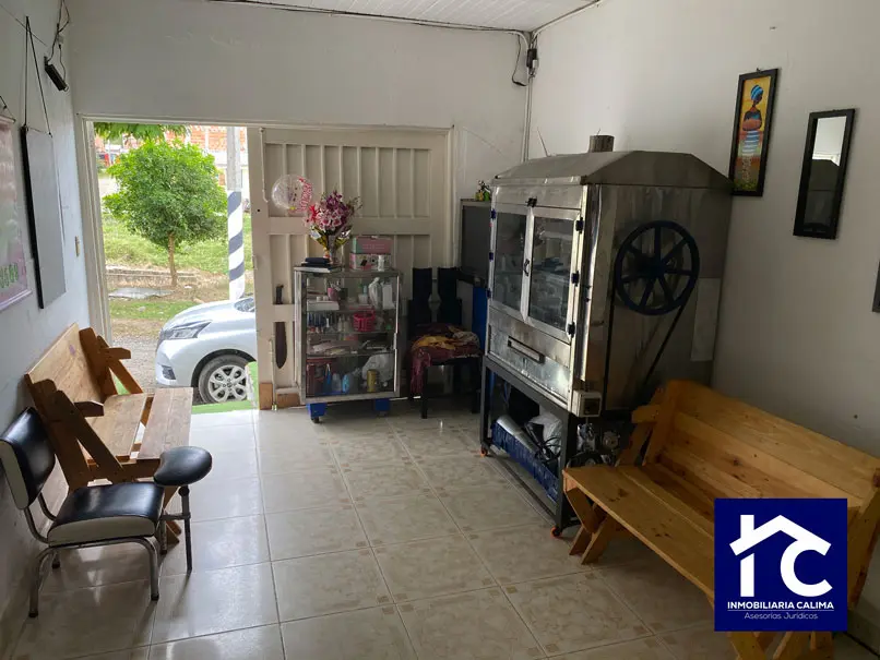 Casa de 2 pisos con entradas independientes